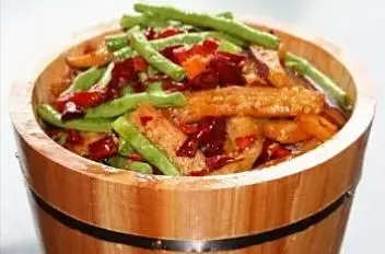 【美食】跟着大厨一起做木桶饭！