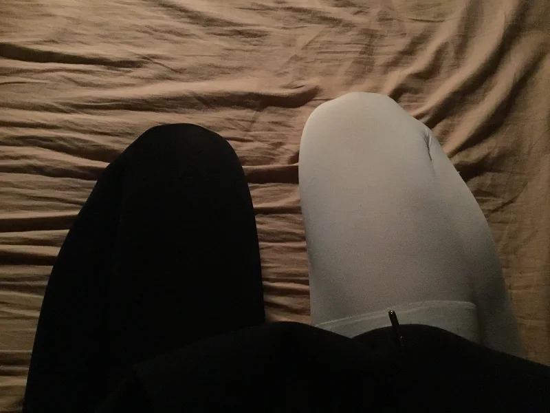 腿,电吉他,不知道加什么标签