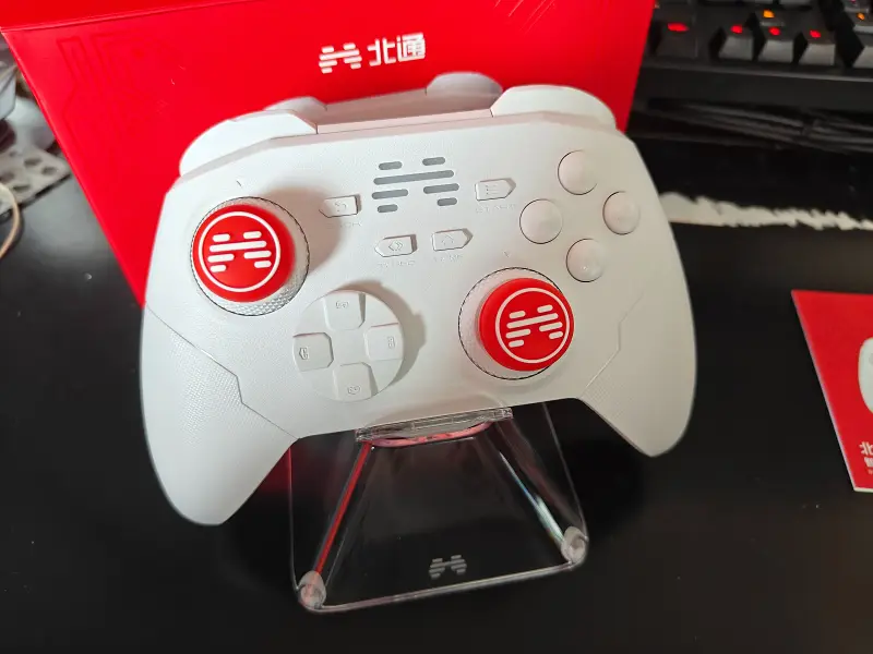 北通鲲鹏 20 智控游戏手柄（绝尘白）开箱，支持双切扳机