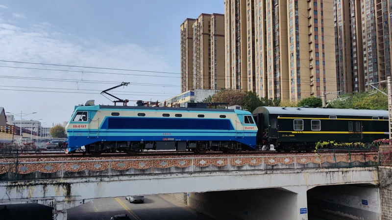 K457次 安阳-三亚 SS8 0197