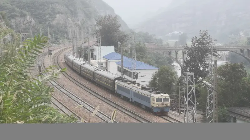 “友好”鸣笛 57038次 焦作-晋城北 后寨站发车