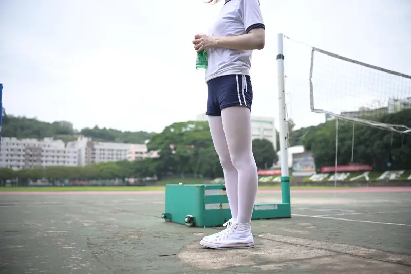 操场的体操服“少女”