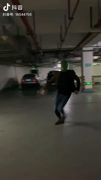 鱼头怪暴打奥特曼