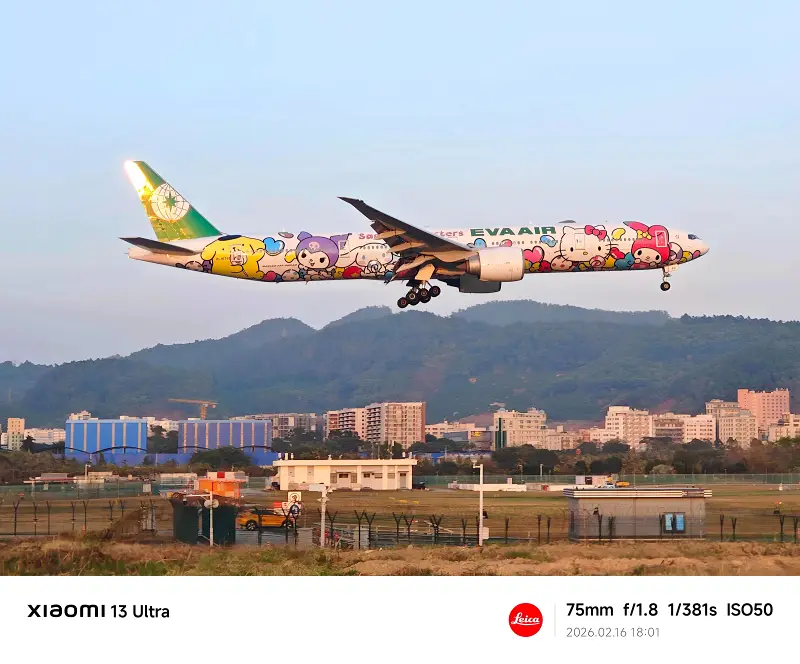 長榮航空HelloKitty彩繪機大年30到達深圳寶安