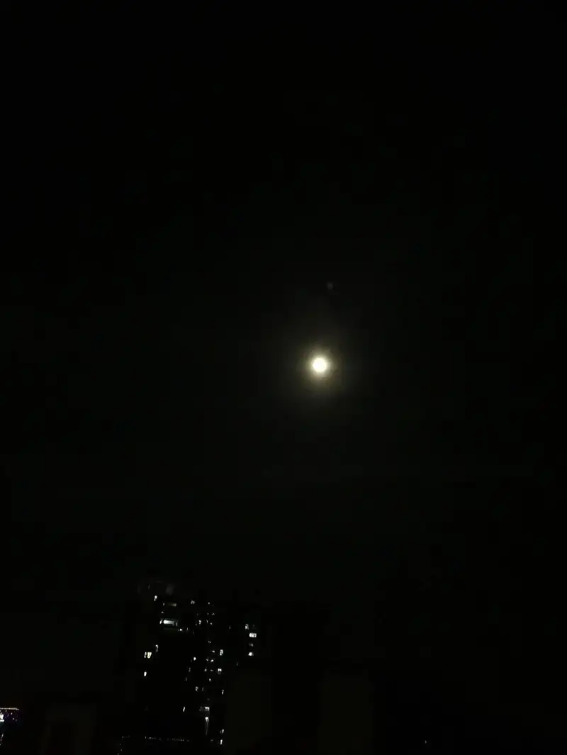 昨天晚上拍的月亮