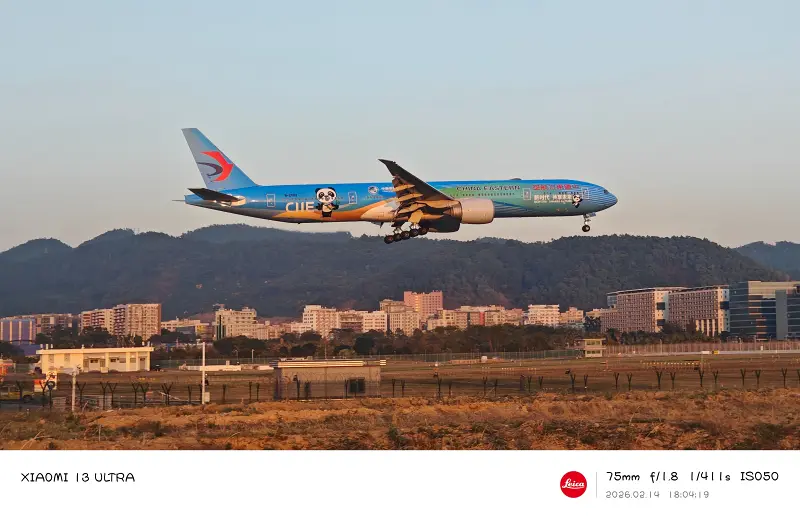 B-2002中國東方航空CIIE中國國際進口博覽會（上海國家會展中心）彩繪